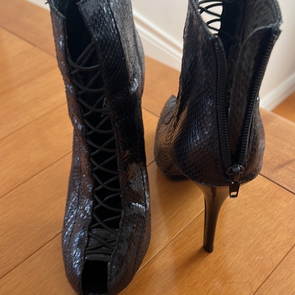 Black very high stiletto boots with front Uber toe wedge. Back zipper. - Picture 5 of 6